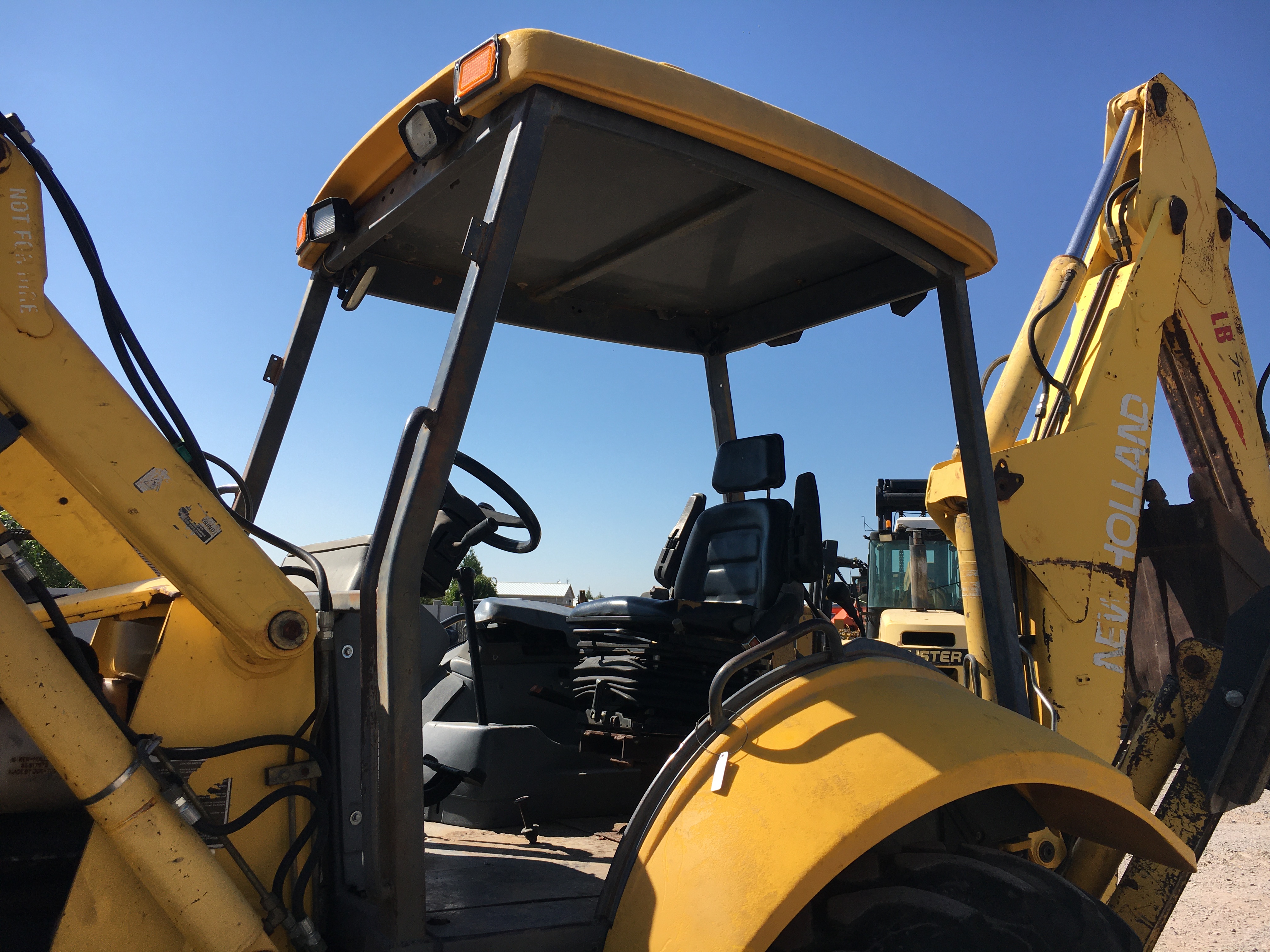 NEW HOLLAND LB75